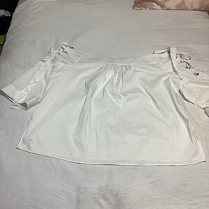 (NWT) White Off-Shoulder Blouse super cute
